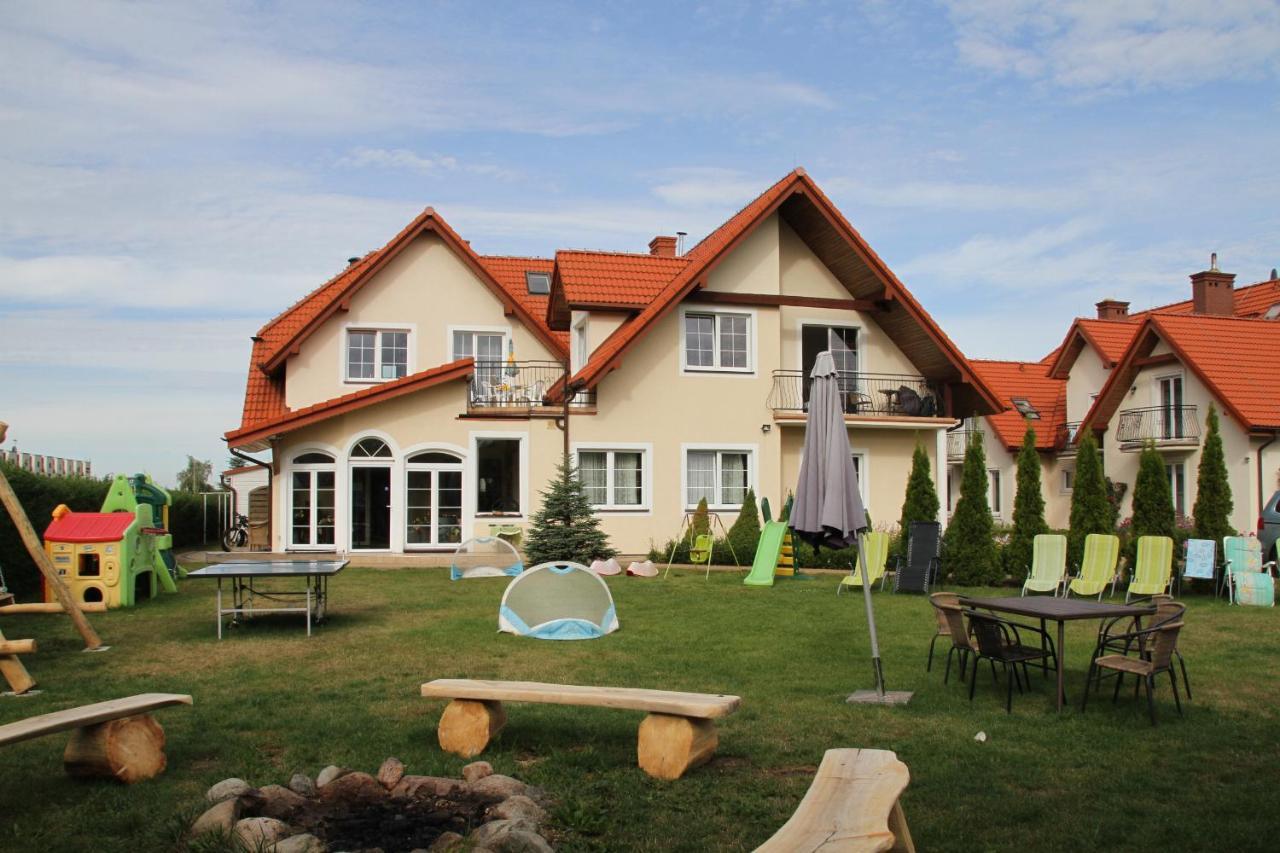 Dworek Leba I Domki Ranczo Itrich Exterior foto